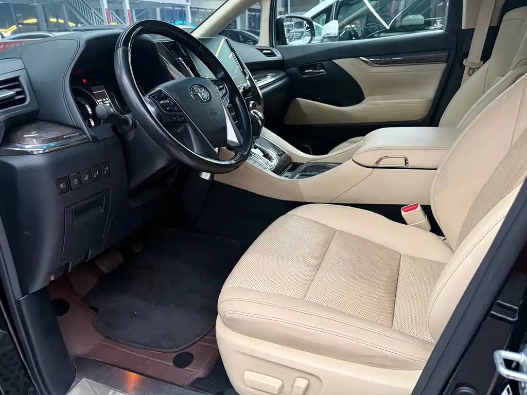 Toyota Vellfire — фото 4