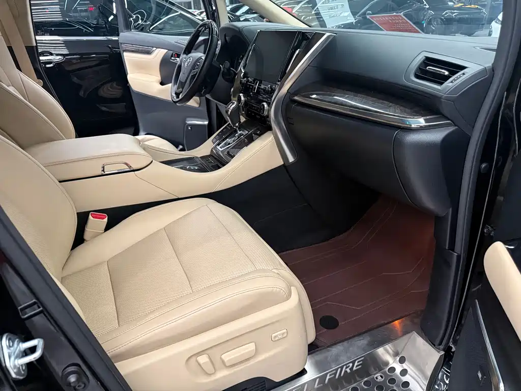 Toyota Vellfire — фото 6