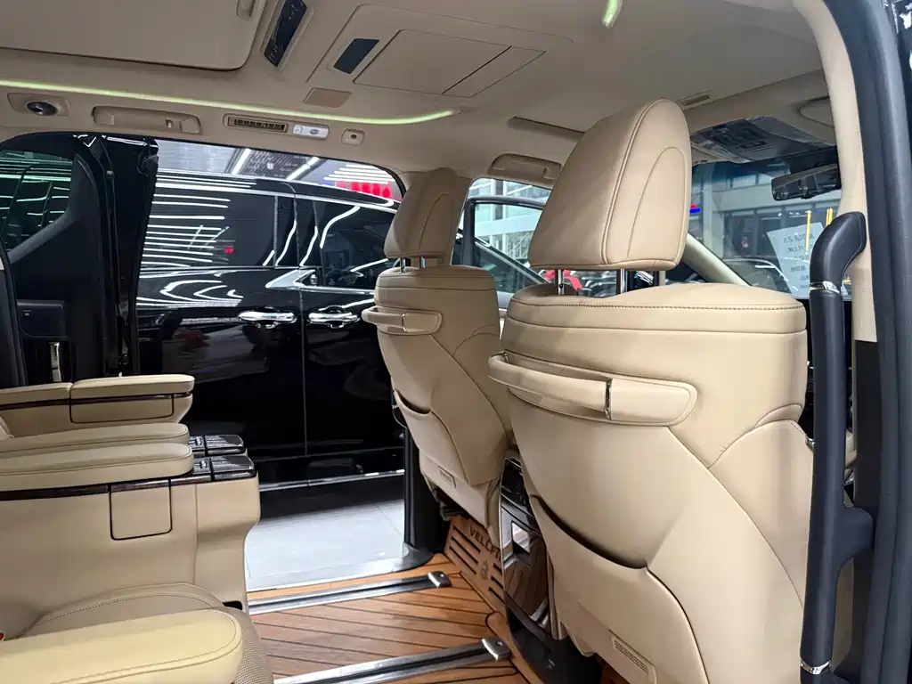 Toyota Vellfire — фото 7