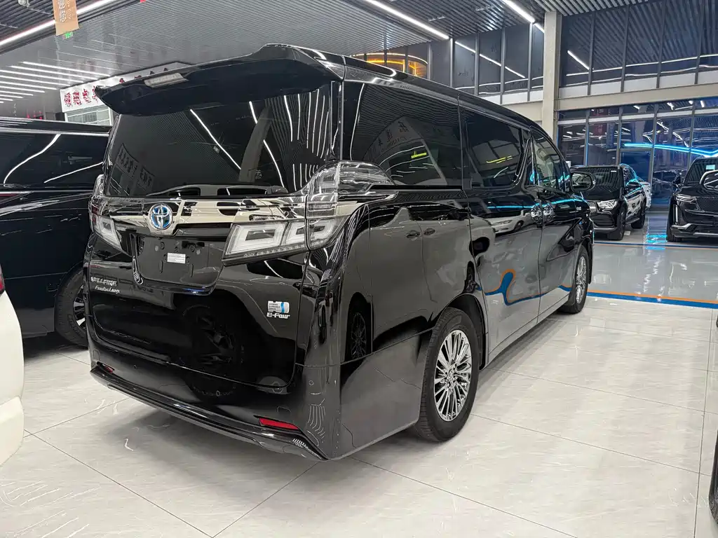 Toyota Vellfire — фото 9