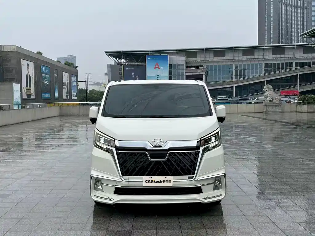 Toyota Hiace — фото 2