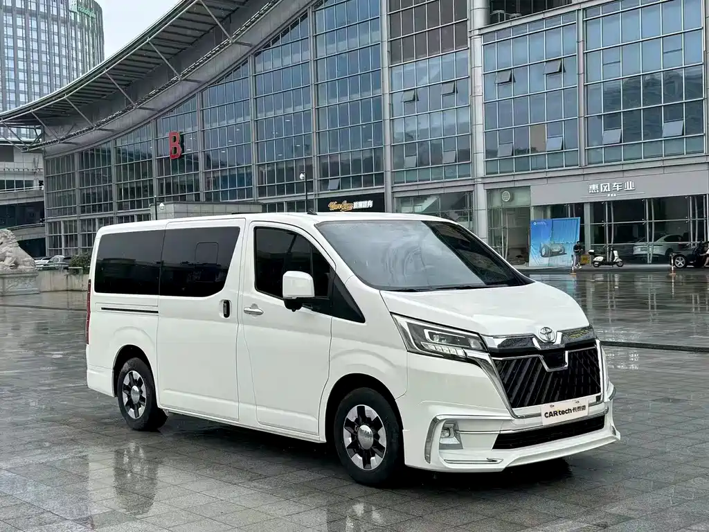 Toyota Hiace — фото 3