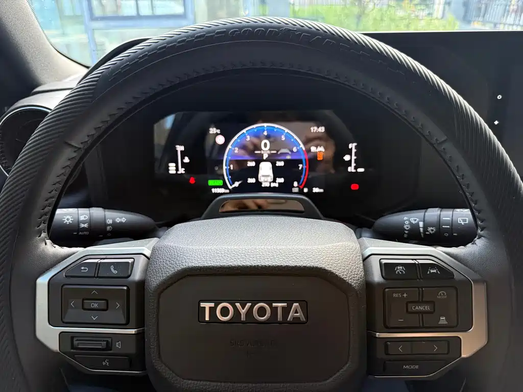 Toyota Prado — фото 4