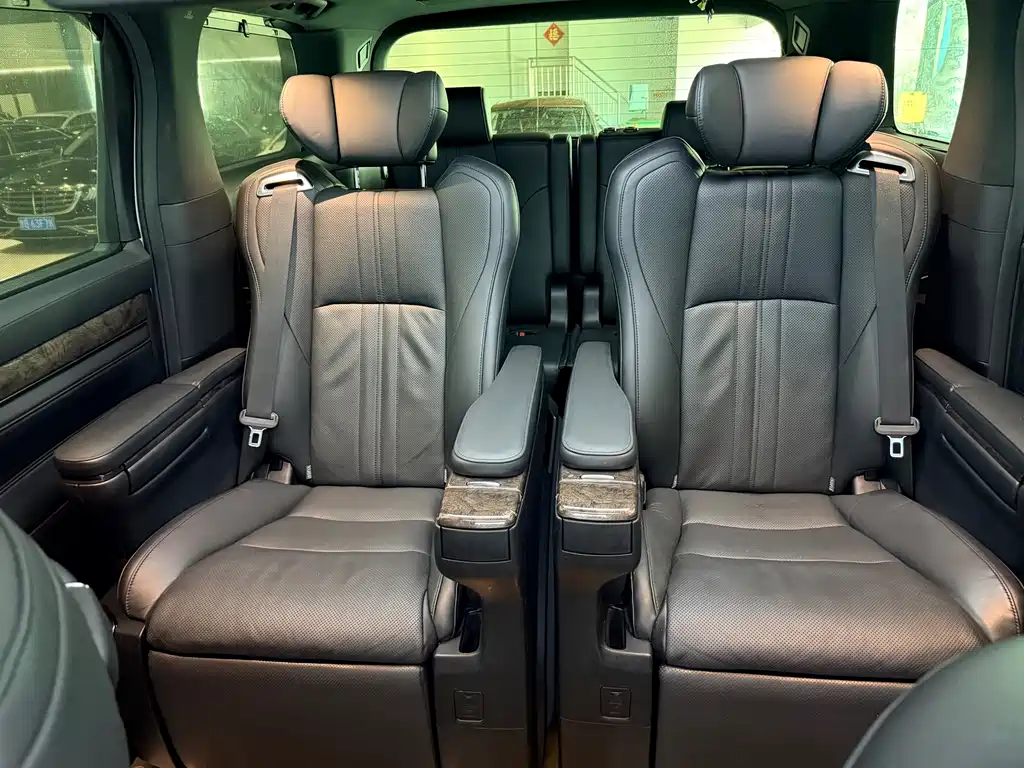 Toyota Alphard — фото 13