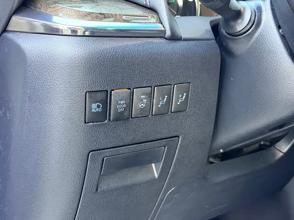 Toyota Alphard — фото 15