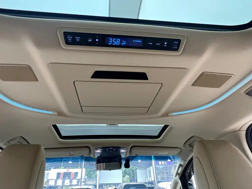 Toyota Alphard — фото 17