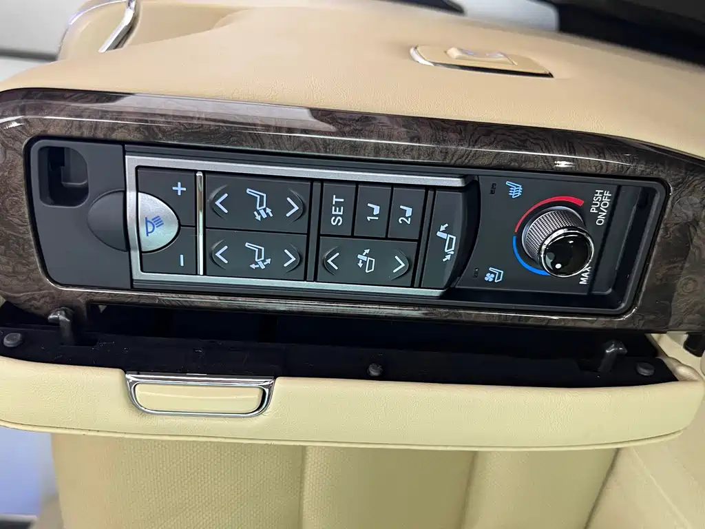 Toyota Alphard — фото 29