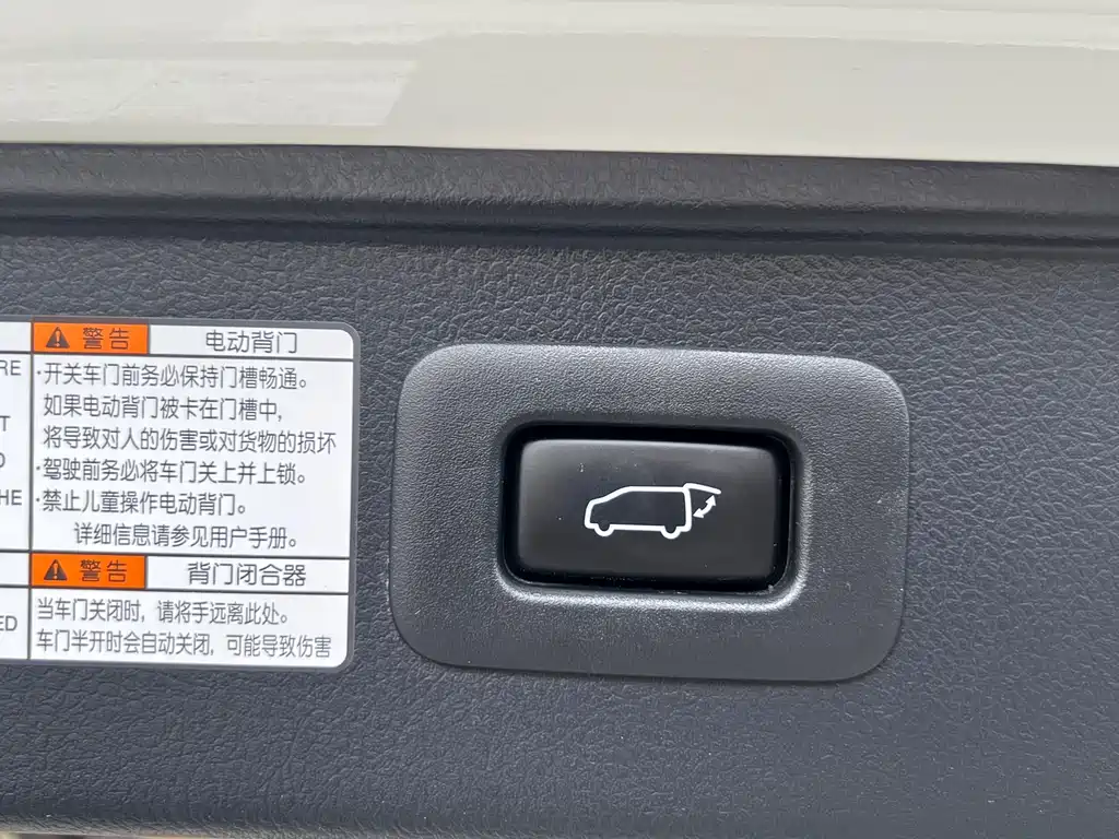 Toyota Alphard — фото 30
