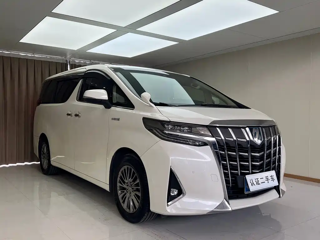 Toyota Alphard — фото 4