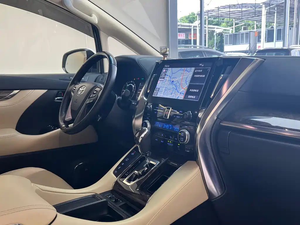 Toyota Alphard — фото 5