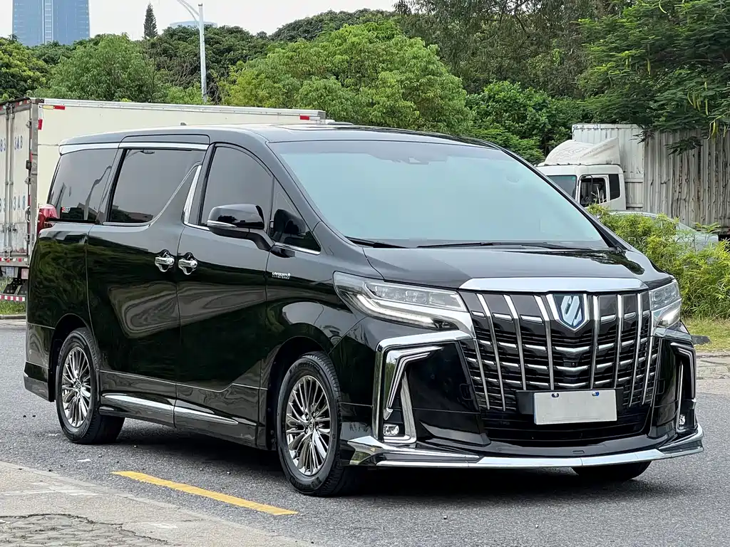 Toyota Alphard — фото 2