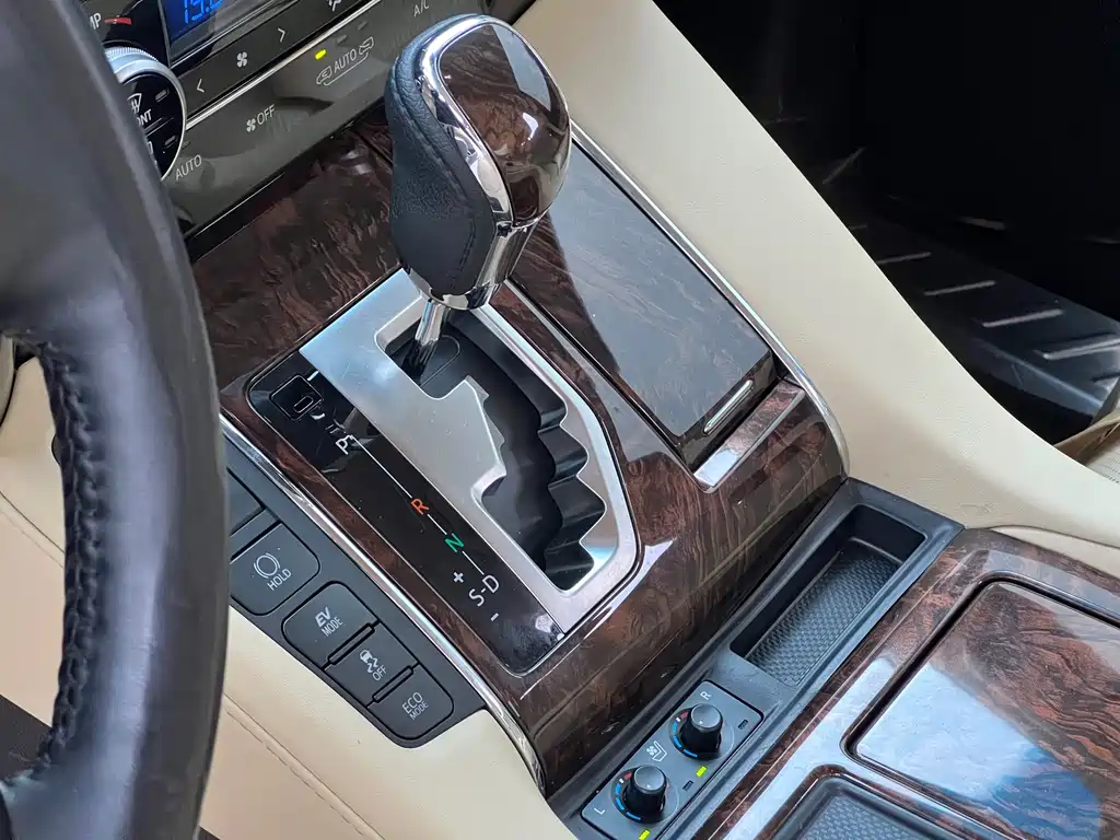 Toyota Alphard — фото 13