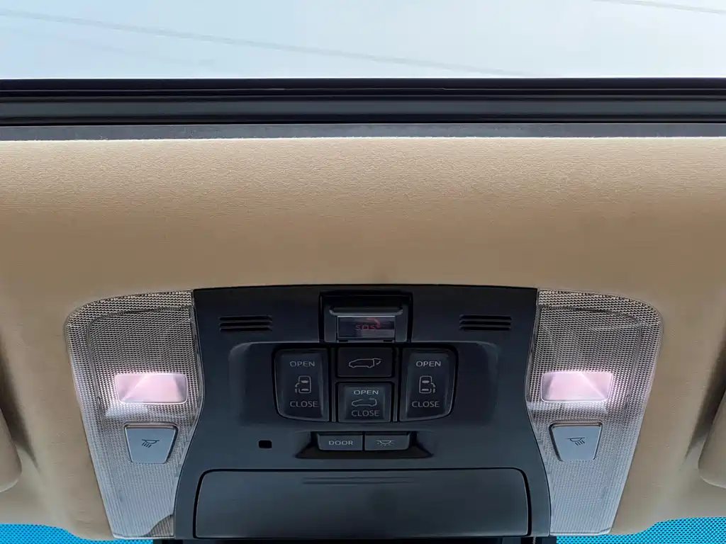 Toyota Alphard — фото 17