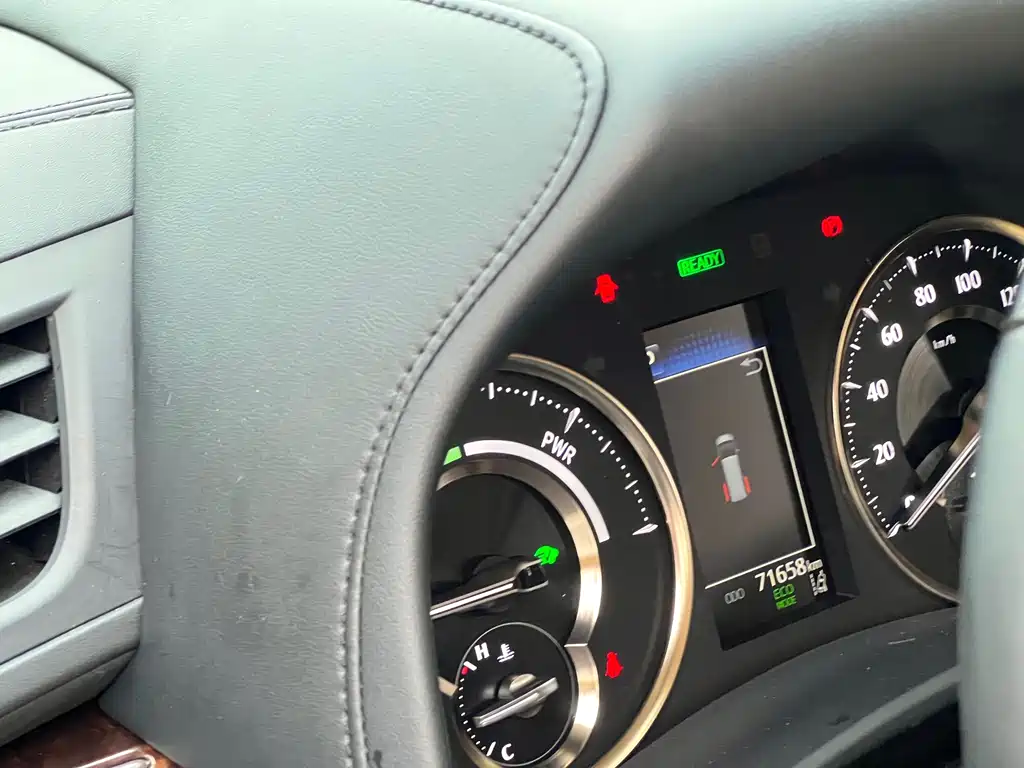 Toyota Alphard — фото 20