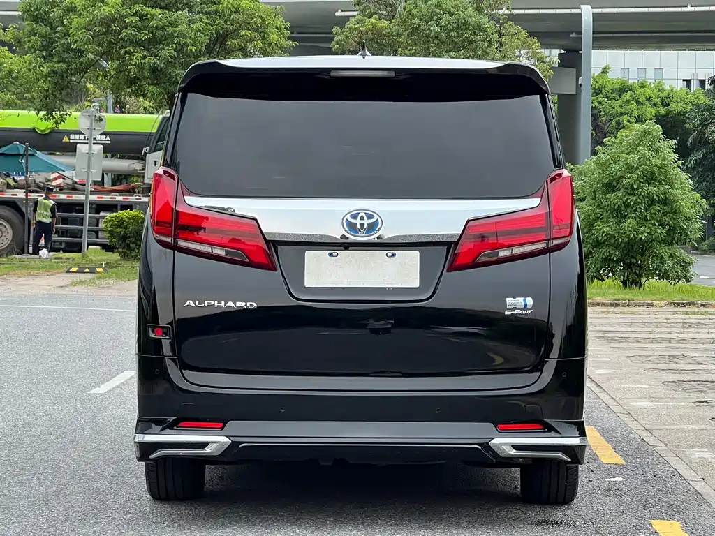 Toyota Alphard — фото 6