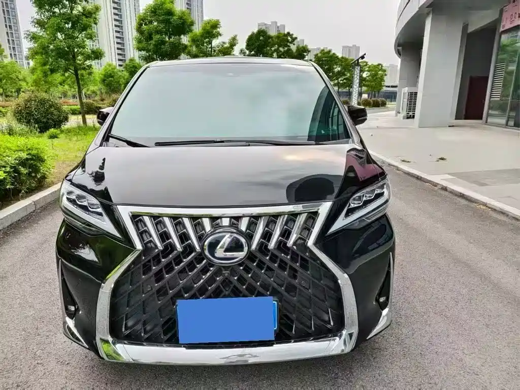 Toyota Vellfire — фото 2
