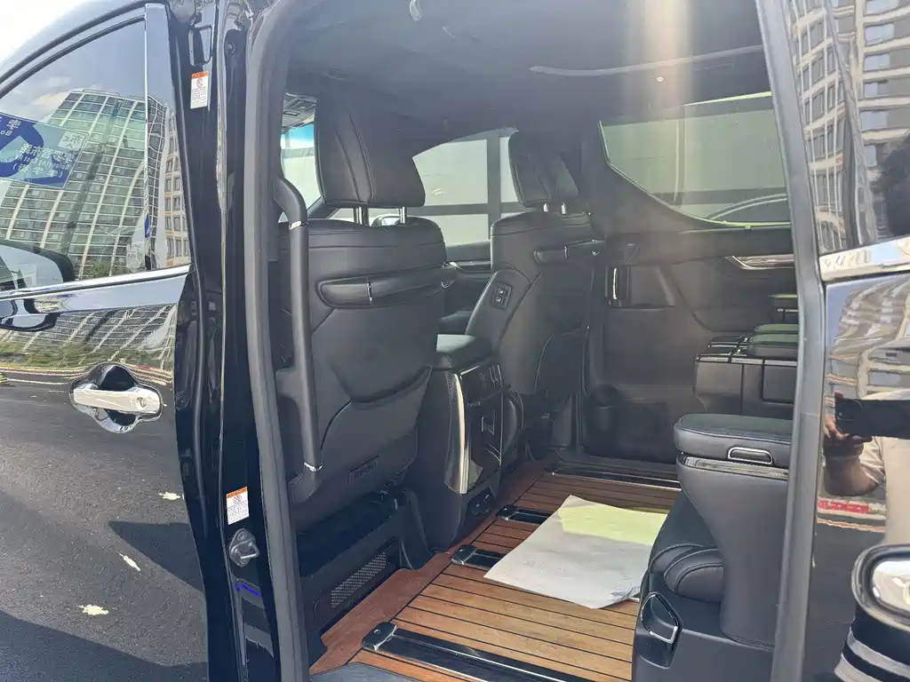 Toyota Vellfire — фото 11
