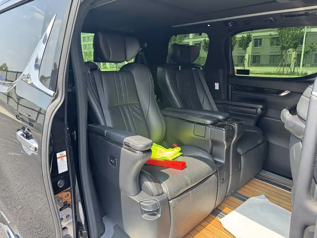 Toyota Vellfire — фото 15