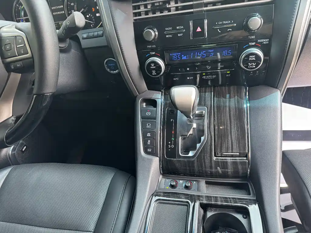 Toyota Vellfire — фото 18