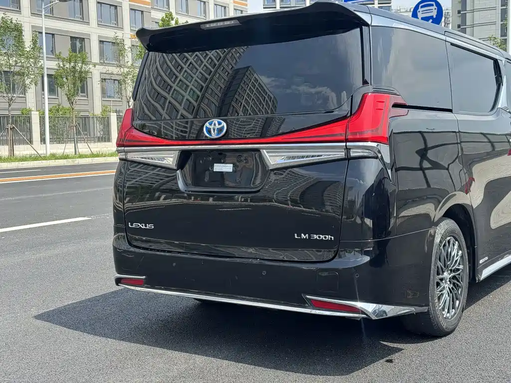 Toyota Vellfire — фото 3