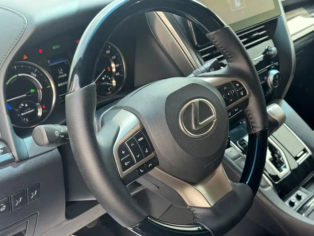 Toyota Vellfire — фото 9