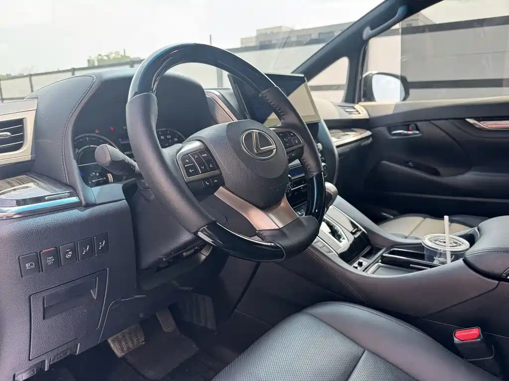 Toyota Vellfire — фото 10