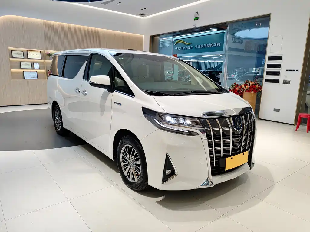 Toyota Alphard — фото 2