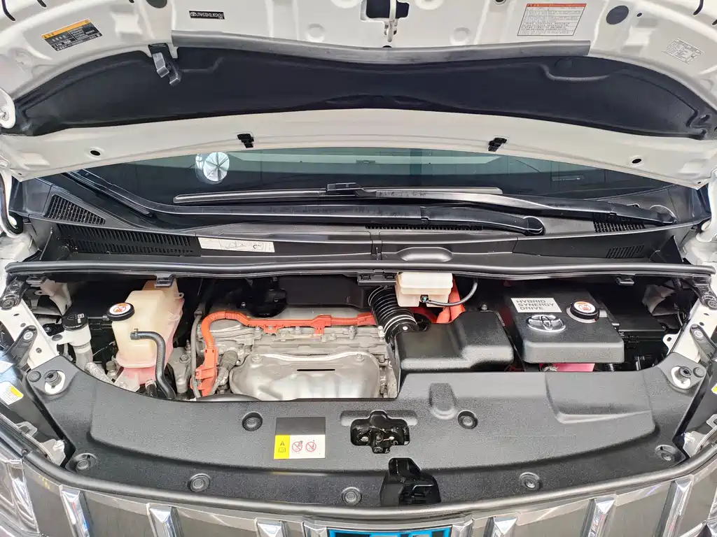 Toyota Alphard — фото 17
