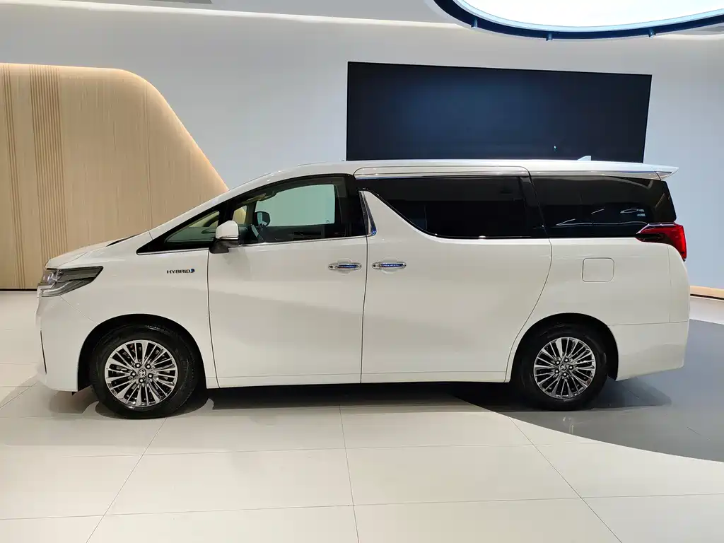 Toyota Alphard — фото 4