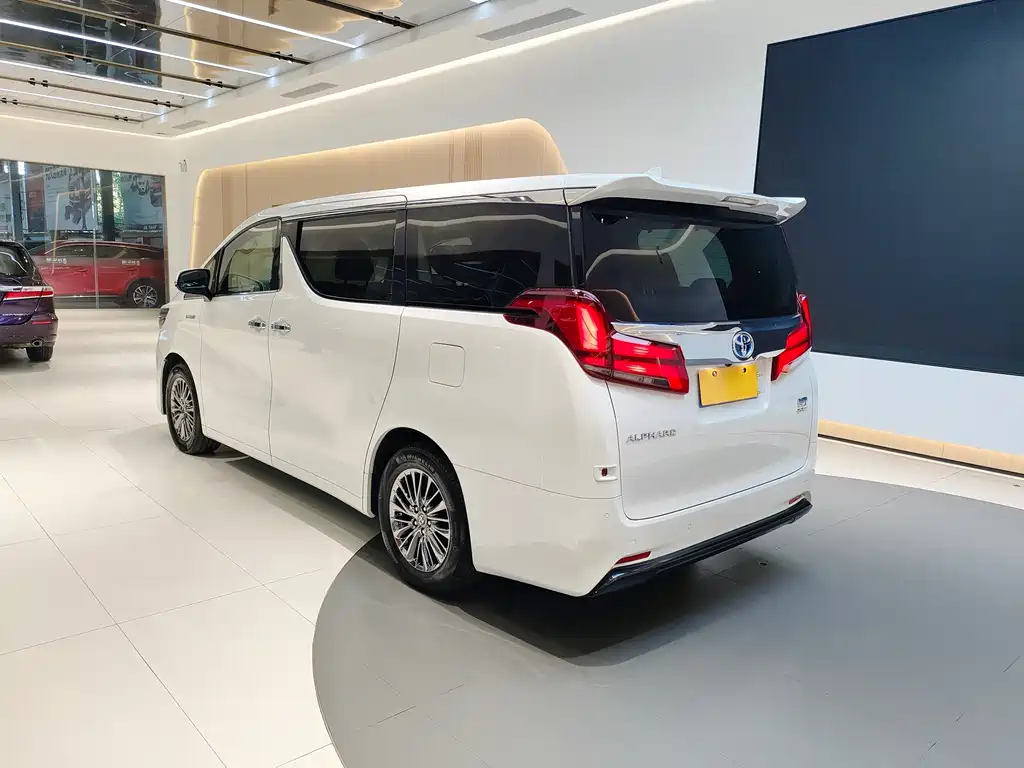 Toyota Alphard — фото 6