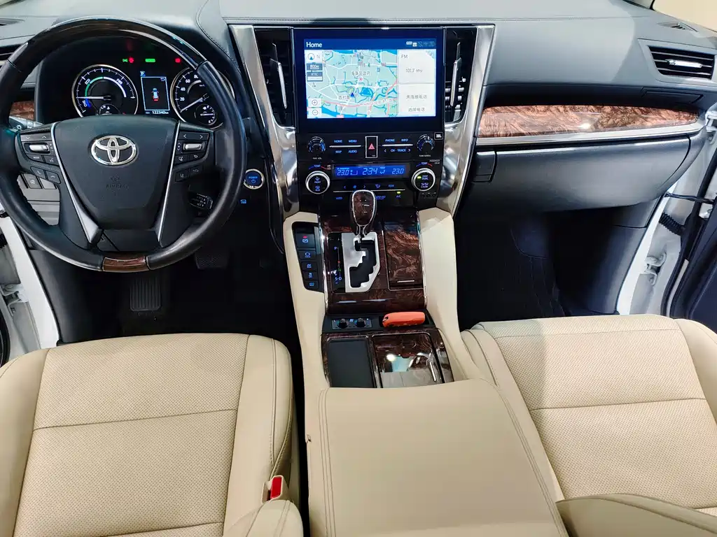 Toyota Alphard — фото 8