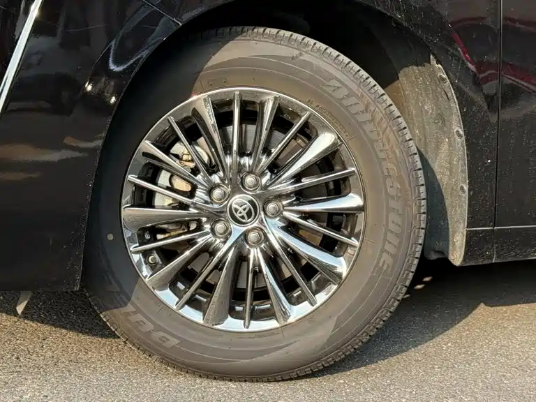 Toyota Vellfire — фото 13