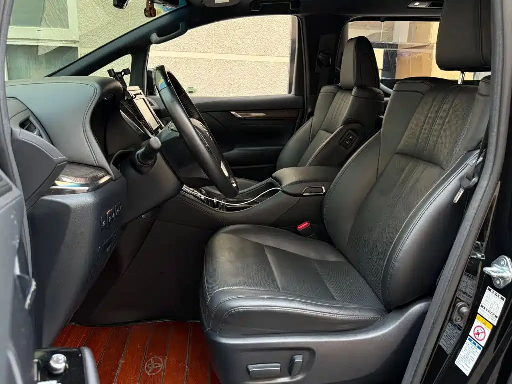 Toyota Vellfire — фото 6