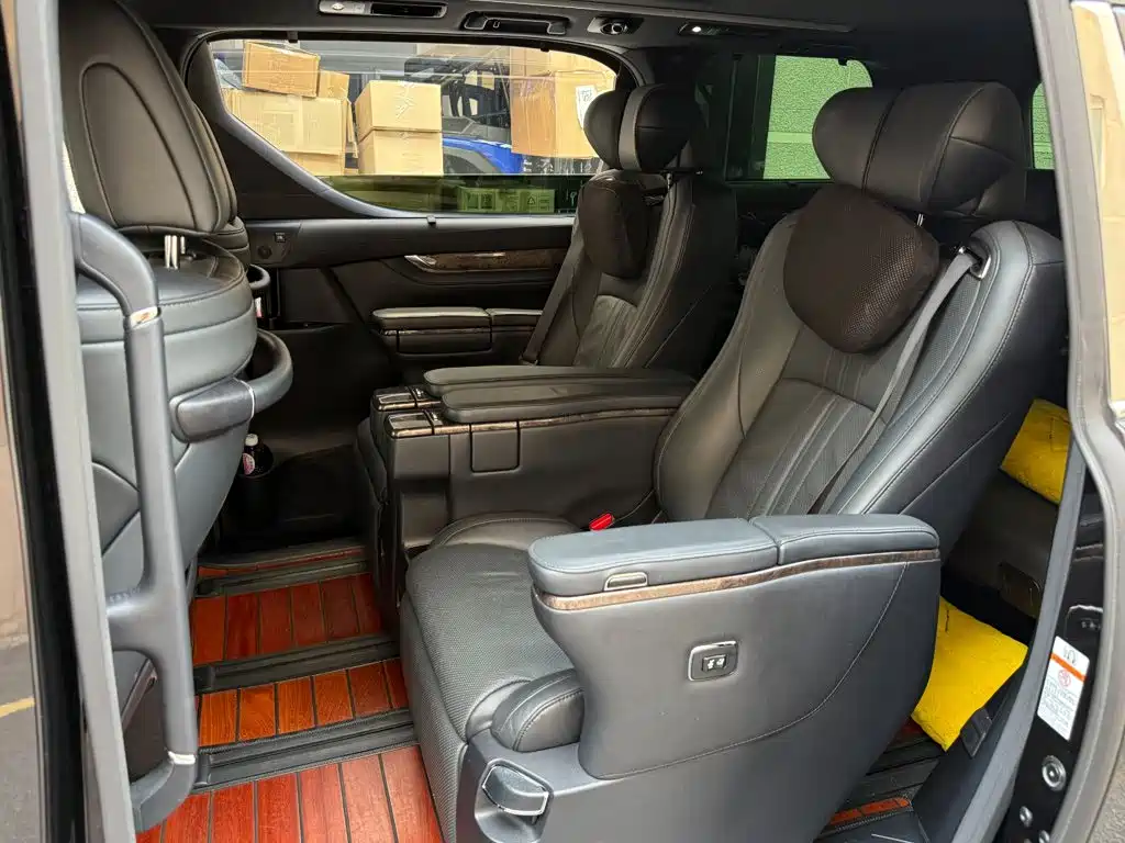 Toyota Vellfire — фото 7