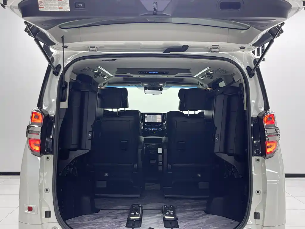 Toyota Vellfire — фото 14