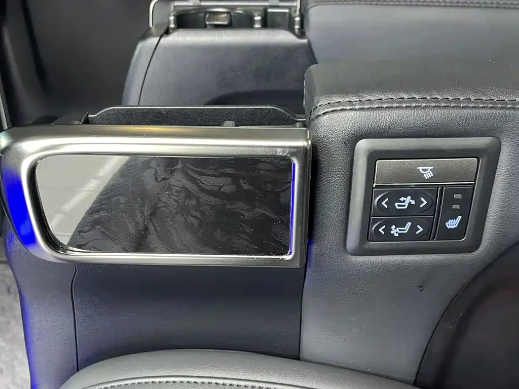 Toyota Vellfire — фото 15