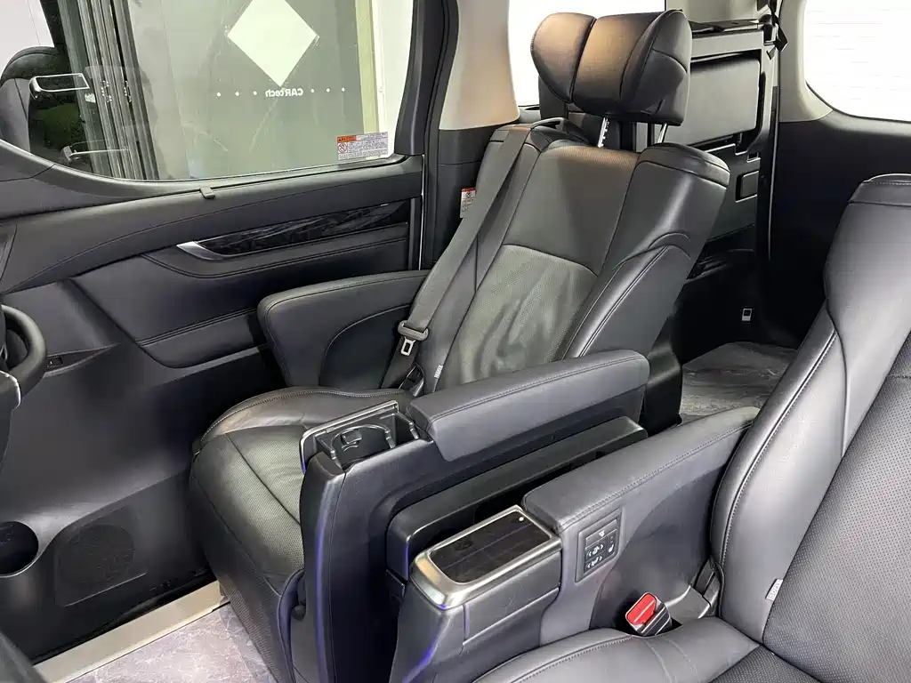 Toyota Vellfire — фото 17