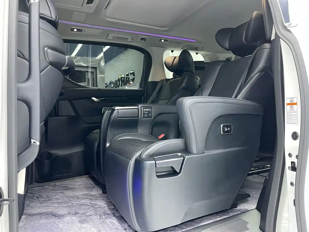 Toyota Vellfire — фото 18