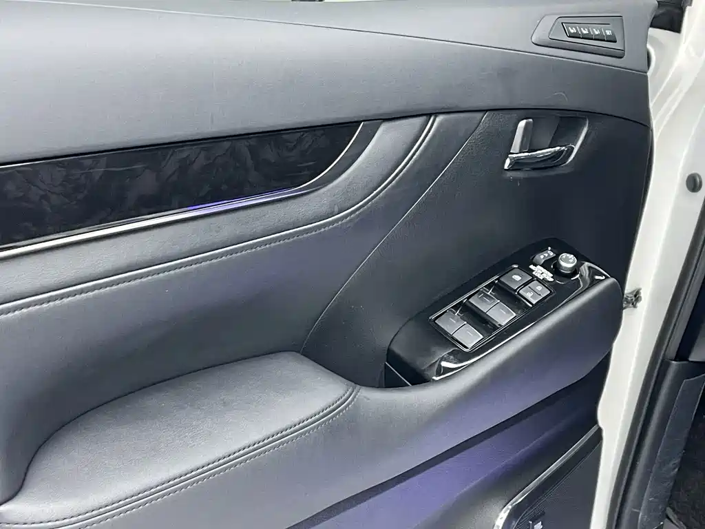 Toyota Vellfire — фото 19