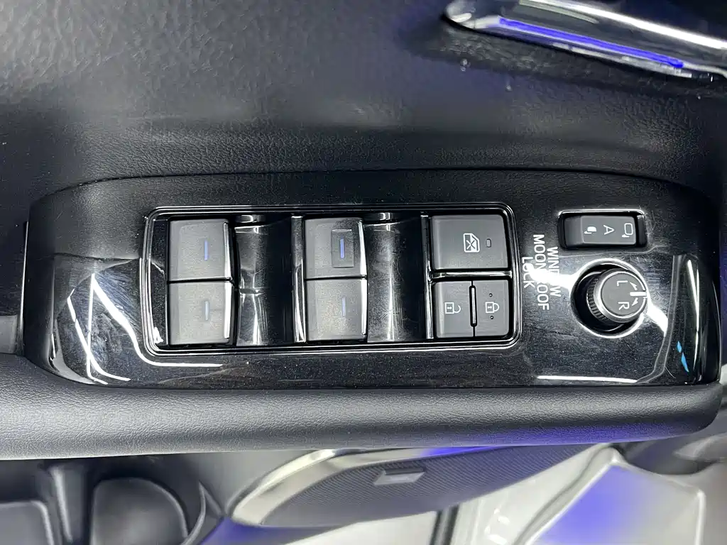 Toyota Vellfire — фото 20