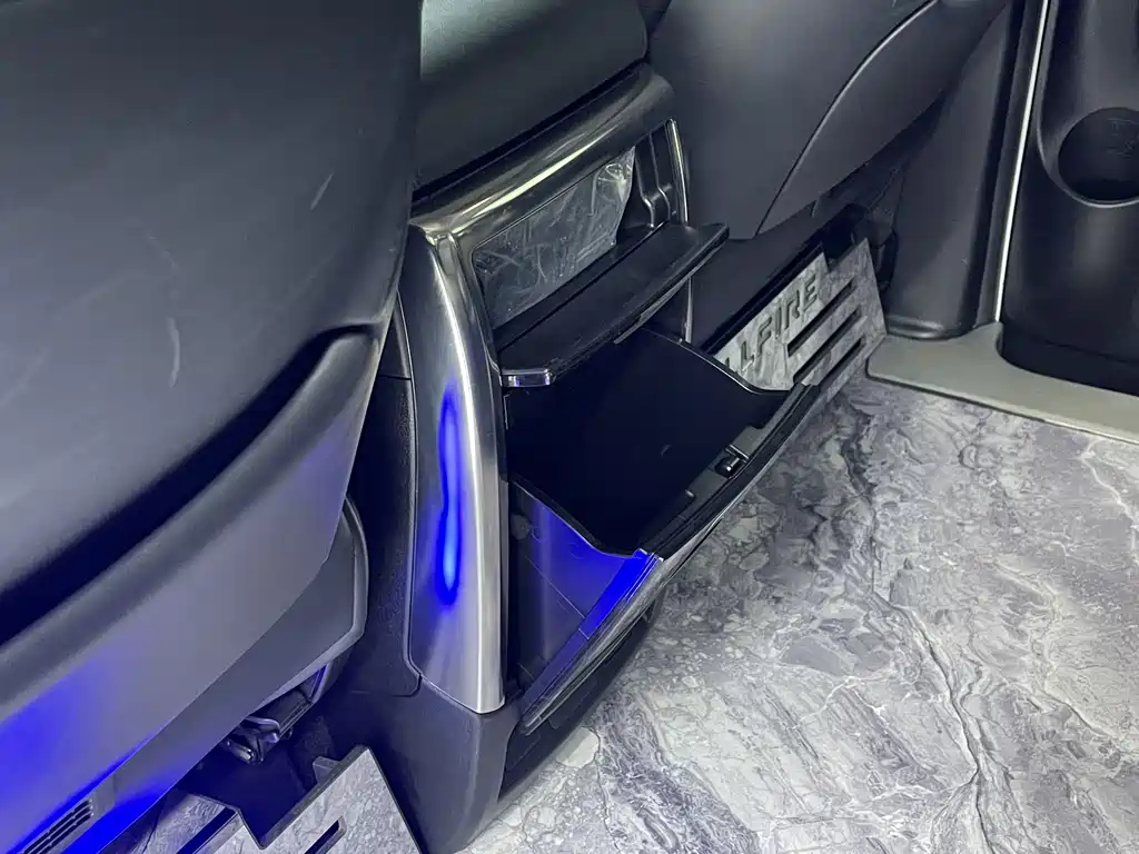 Toyota Vellfire — фото 23
