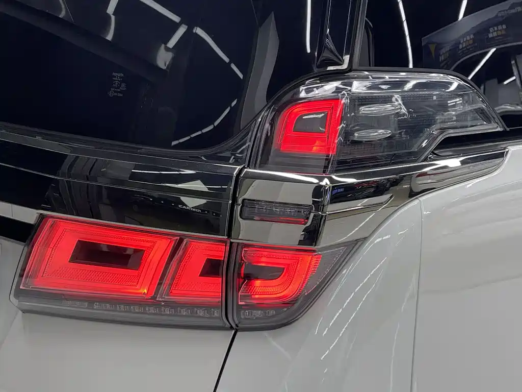 Toyota Vellfire — фото 25