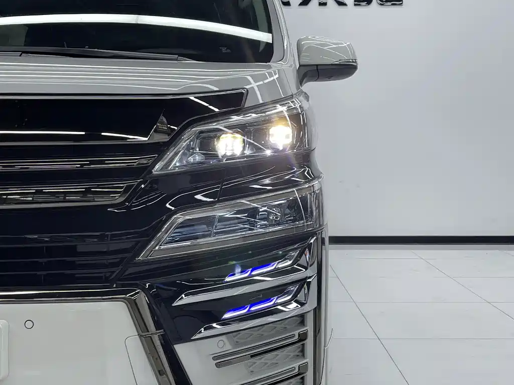 Toyota Vellfire — фото 26