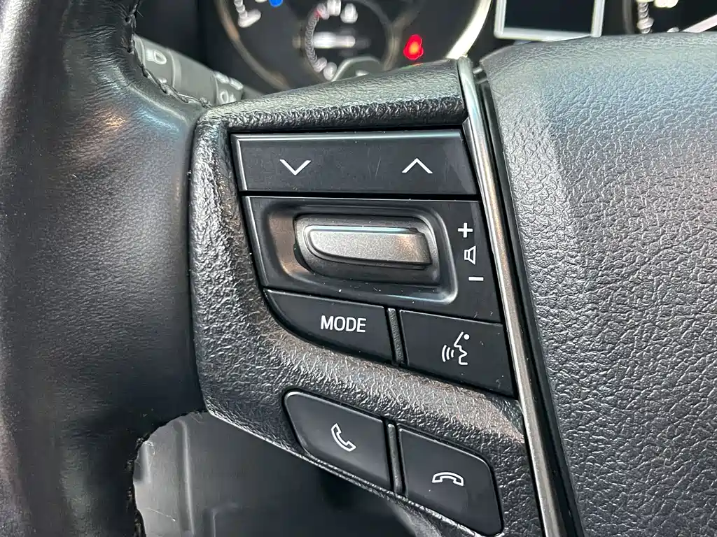 Toyota Vellfire — фото 5