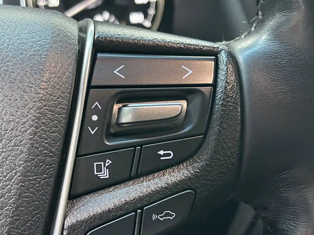 Toyota Vellfire — фото 6