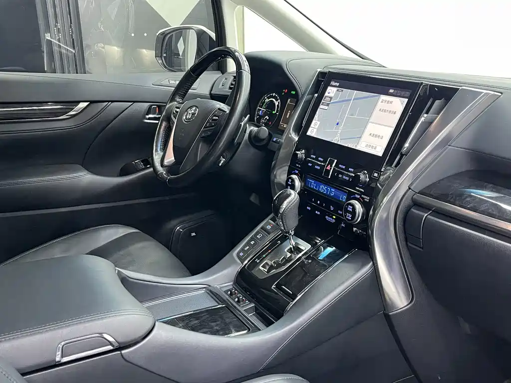 Toyota Vellfire — фото 9