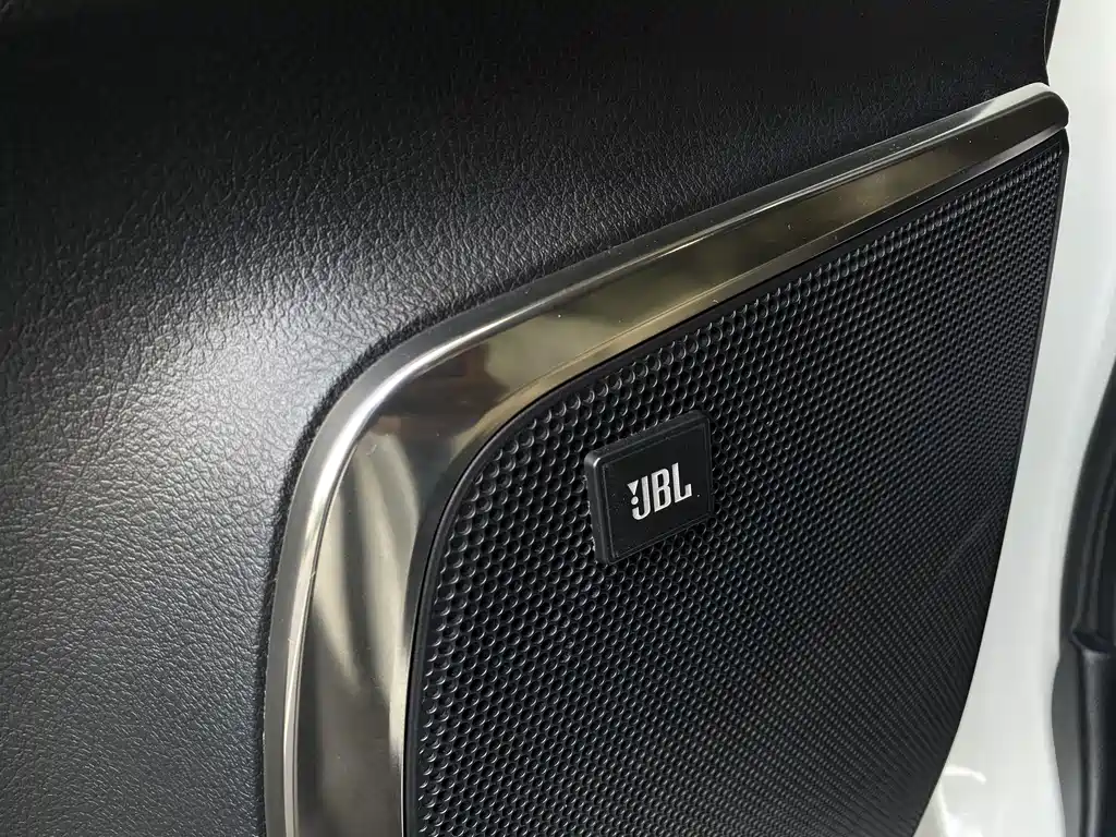 Toyota Alphard — фото 15