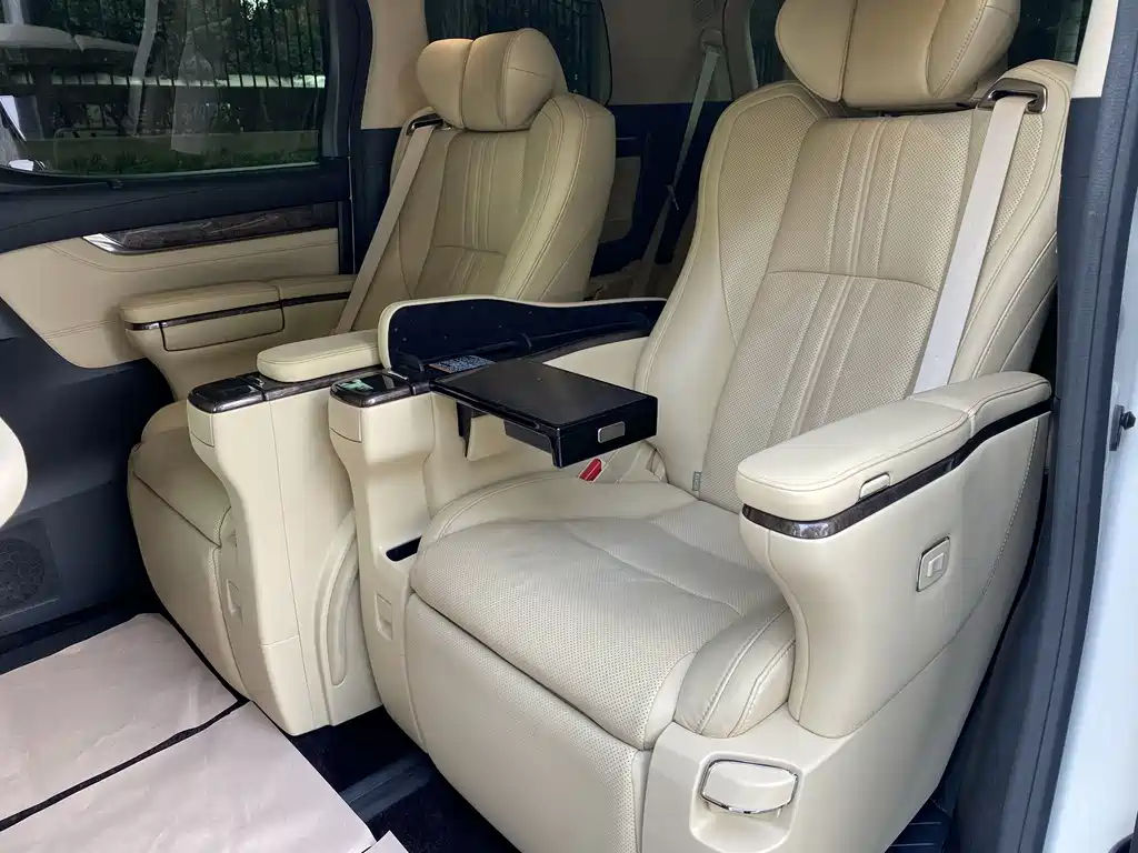 Toyota Alphard — фото 21