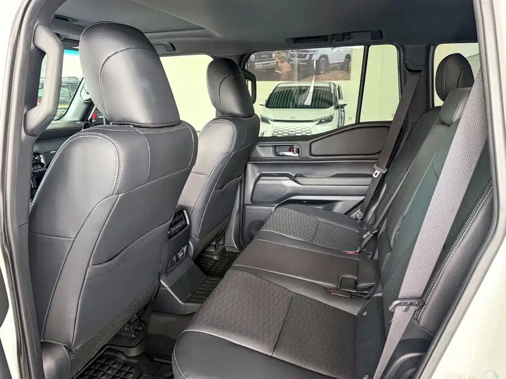 Toyota Prado — фото 11