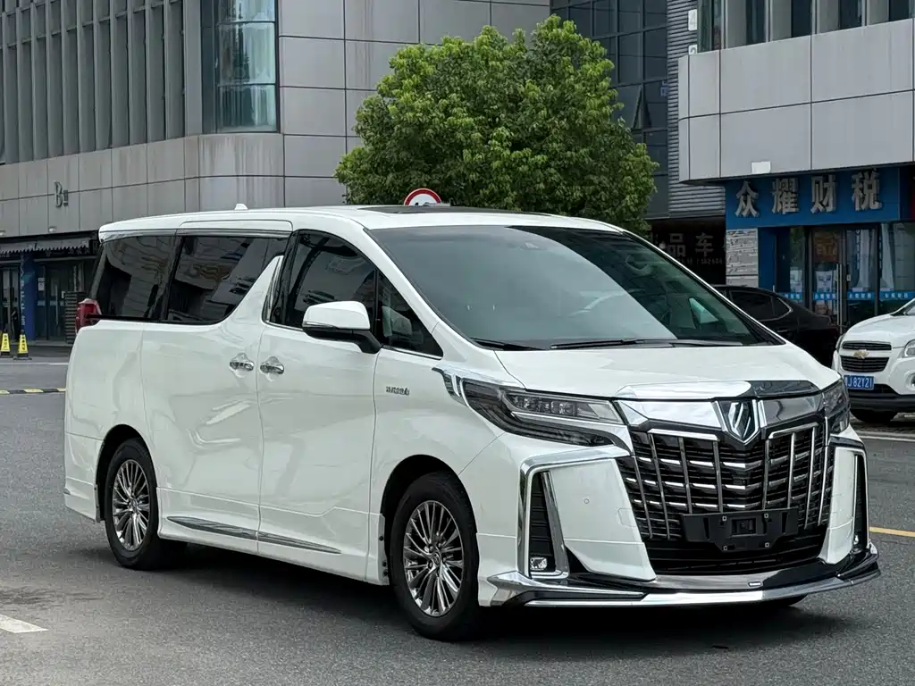 Toyota Alphard — фото 2